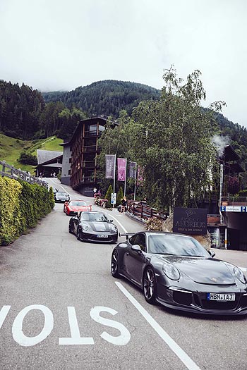 Gruppenabfahrt 9. Walter Röhrl Driving Experience in den Südtiroler Andreus Resorts (li.),  (©Foto: Benjamin Pfitscher)
